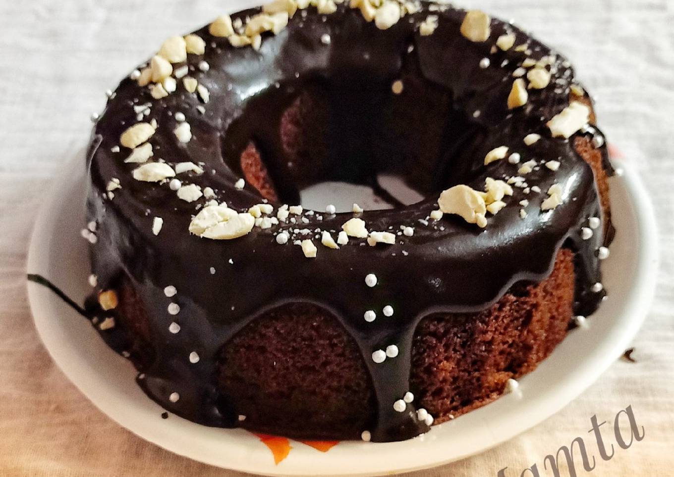 Bourbon Biscuiti Bundt Cake (with homemade chocolate sauce)