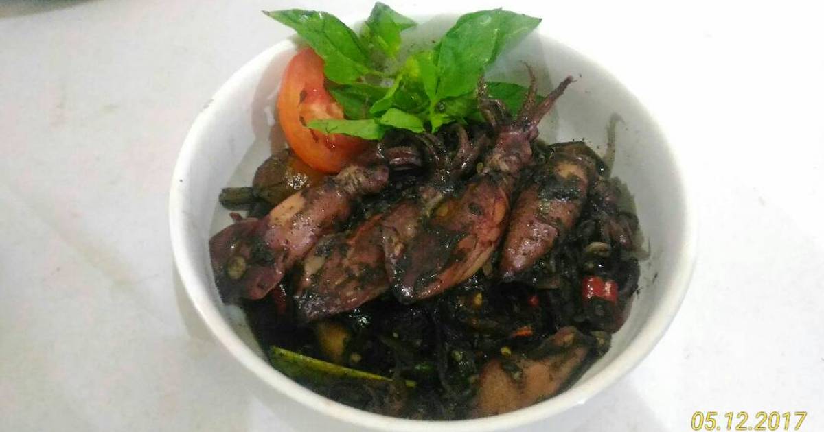 Resep Cumi basah bumbu hitam oleh Bunda hanifa - Cookpad