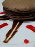 Macarons de chocolate rellenos de crema de avellana