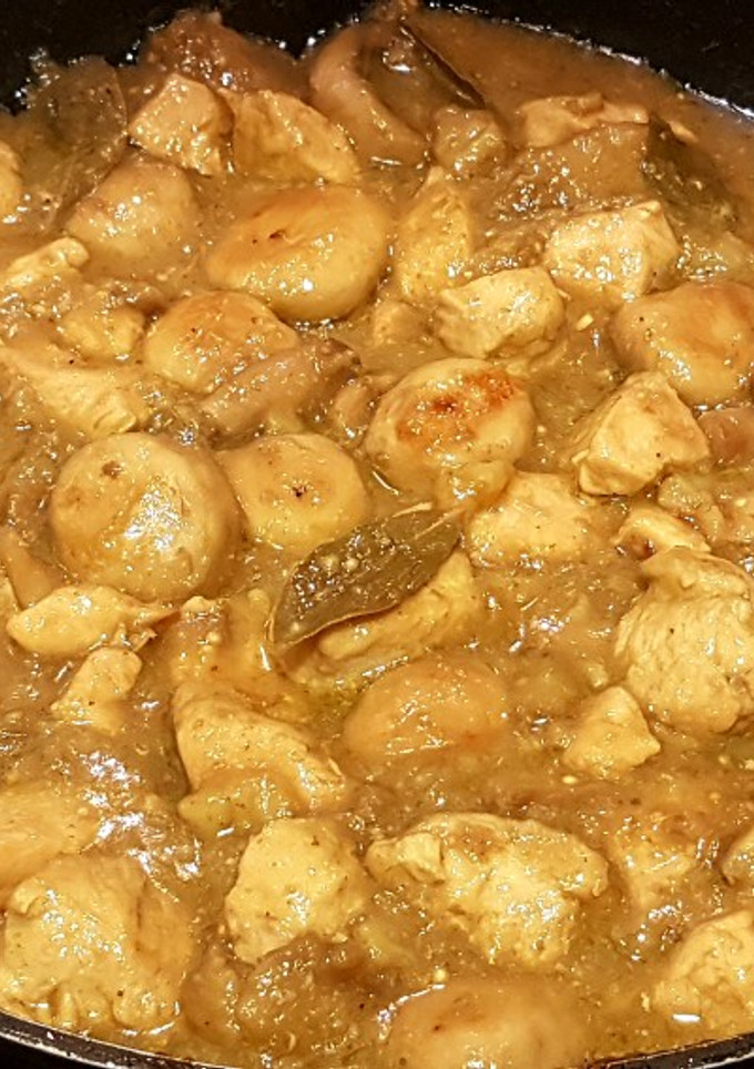 Una foto de Pollo con Champiñones y Berenjena