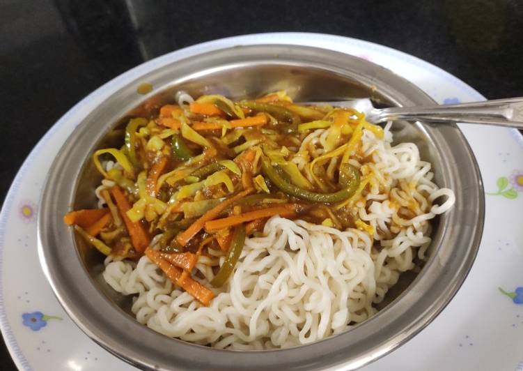 થુપકા મેગી નૂડલ્સ (recipe of thupka maggi noodles in gujarati)
