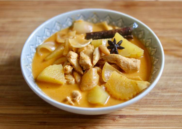 How To Make  Thai Massaman Chicken Curry