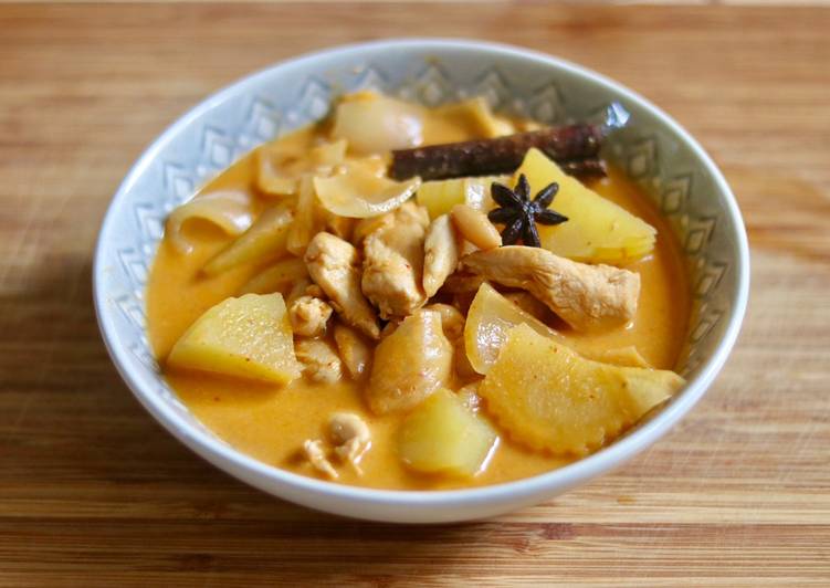 How to Prepare Recipe of Thai Massaman Chicken Curry