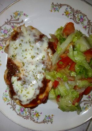 Una foto de Pechuga de pollo a la pizza