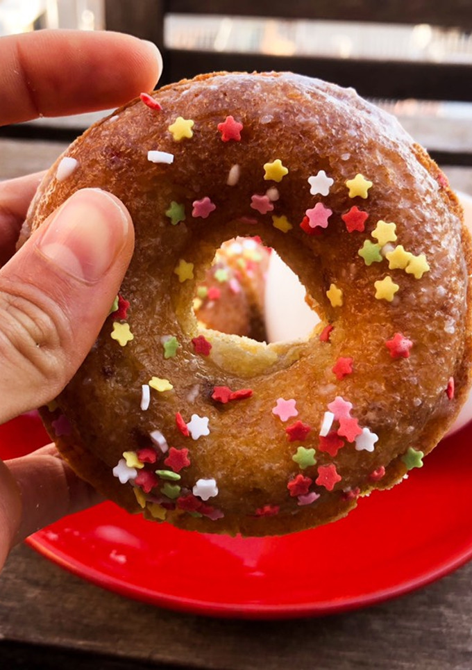 Una foto de Donuts de vainilla al horno (Birthday cake) 🍩