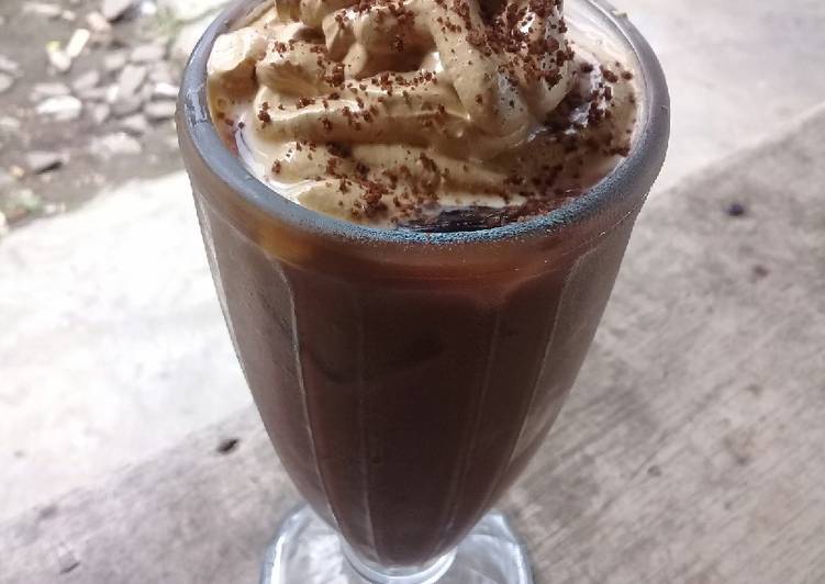 Cara Gampang Menyiapkan Choklat dalgona coffe yang Bisa Manjain Lidah