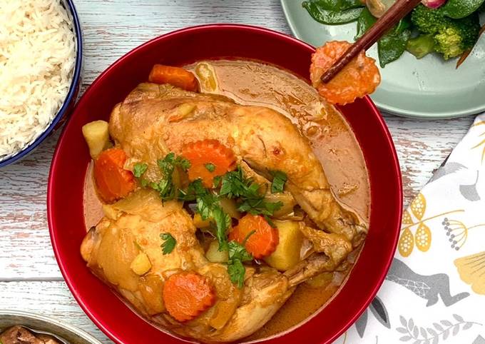 Yellow Chicken Curry (Thai muslim style)