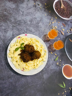 A picture of Tagliatelle Pasta with Meatballs.