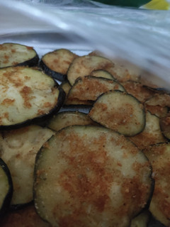 Una foto de Chips de berenjena fritas