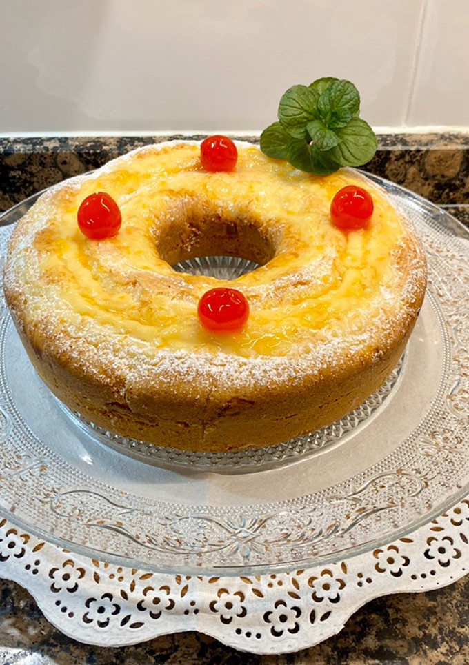 Una foto de Bizcocho relleno de crema ricotta