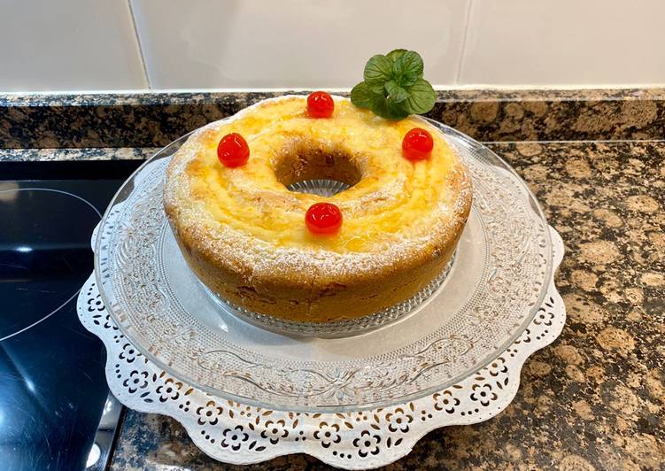 Bizcocho relleno de crema ricotta