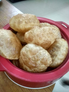 பூரியுடன் சன்னா மசாலா. (Poori and channa masala recipe in tamil) செய்முறை முக்கிய புகைப்படம்