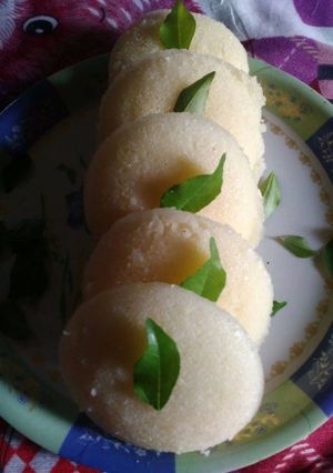 इडली (Idli recipe in hindi) रेसिपी मुख्य फोटो