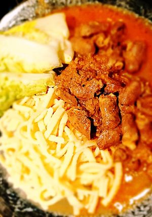Csirkeszív pörkölt, szívsalátával, svábtésztával recept fotója