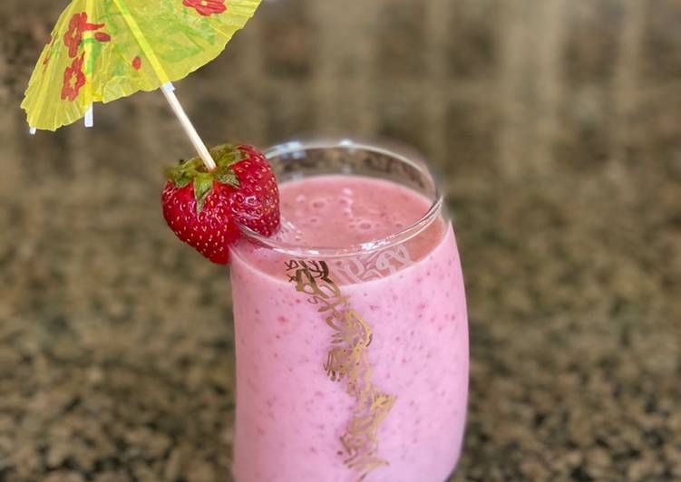 Banana & Strawberry Smoothie �?��?�