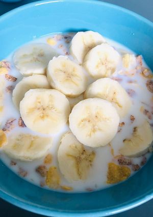 Hình của món Ngũ cốc + Sữa tươi + Chuối = Perfect breakfast.