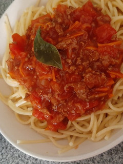 Una foto de Spaghetti con salsa de tomate 🍅