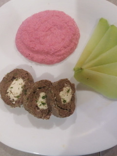 Una foto de Puré de jícama y rollitos de res con queso Philadelphia