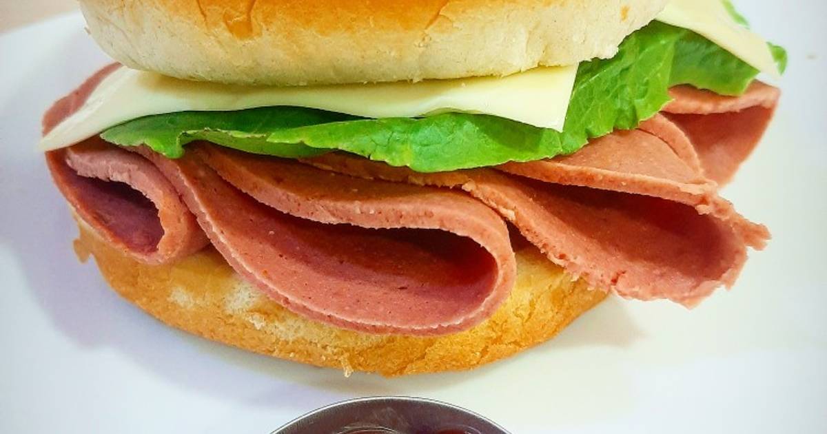 Beef Pepperoni Burger Recipe by Aamna Saad Cookpad