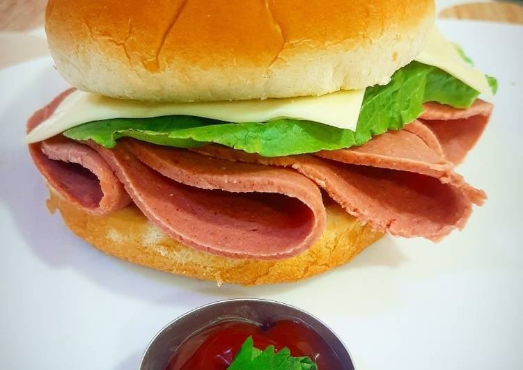 Step-by-Step Guide to Make Super Quick Homemade Beef Pepperoni Burger