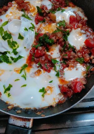 Una foto de Sartenazo huevos con tomate y carne picada