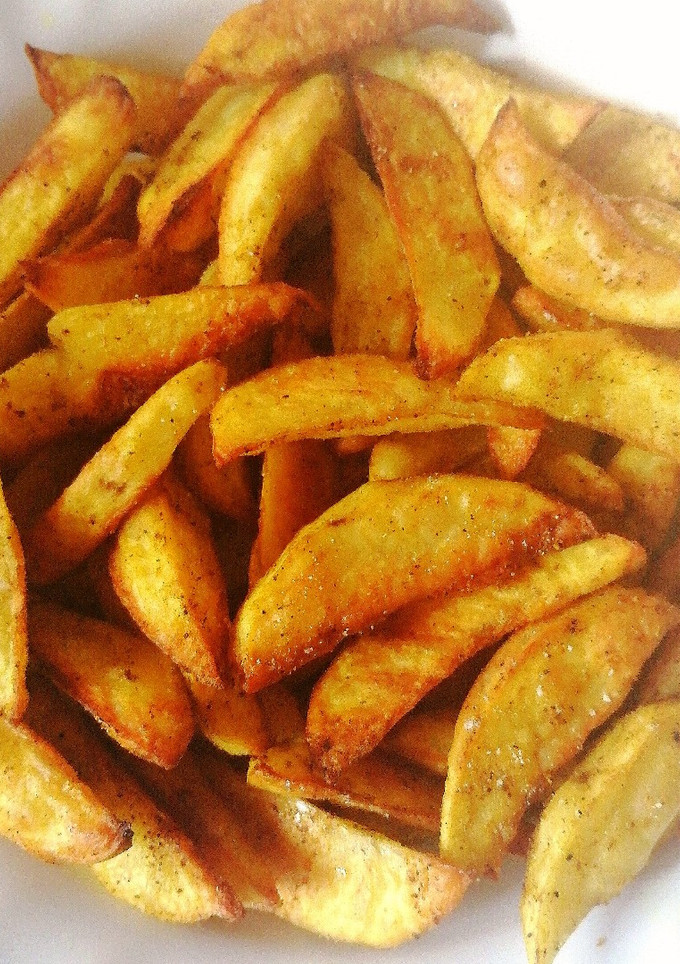 A picture of Baked potato wedges.