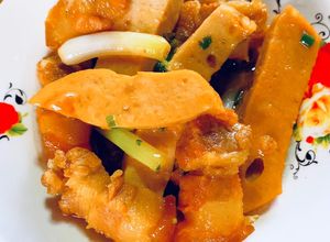 Hình của món Thịt ba chỉ kho chả lụa.