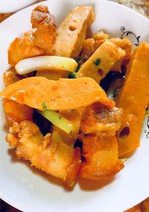 Hình của món Thịt ba chỉ kho chả lụa.