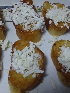 Una foto de Pan de ajo y mantequilla