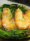 Canh rau muống nấu tôm càng xanh chua cay