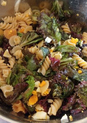 Una foto de Ensalada de pasta y lechuga
