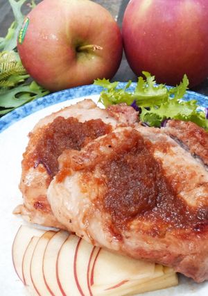 Hình của món Cotlete Heo Sốt Táo.