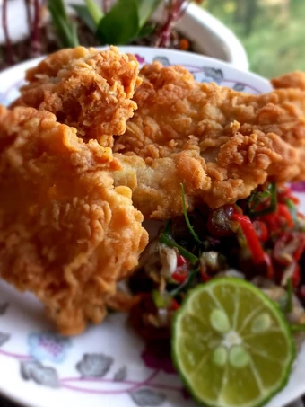 Cara Gampang Membikin Resep Kulit ayam krispi sambal matah yang Menggugah Selera Anti Ribet, Bisa Manjain Lidah