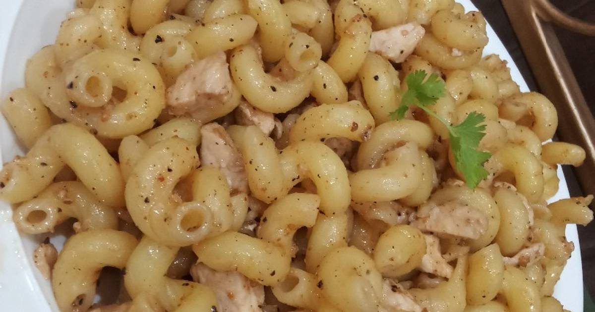 Five ingredients chicken tikka pasta Recipe by Noor Ul Ann Cookpad