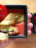 Frappe di zucchine, su gazpacho rosso (di Loredana Cefalo)
