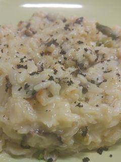 Una foto de Risotto de espárragos, champiñones, setas y....trufa!! 😍