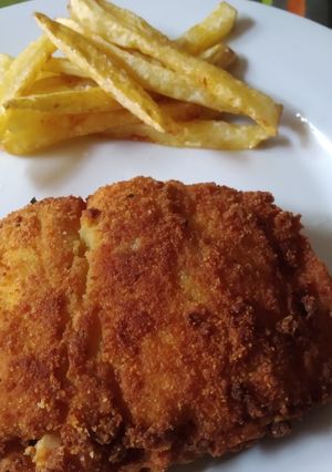 Una foto de Trucha rebozada, rellena de queso, bacon y jamón