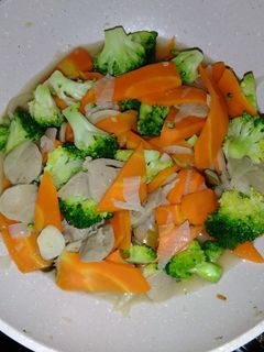 Foto resep Tumis sayur brokoli wortel dan bakso