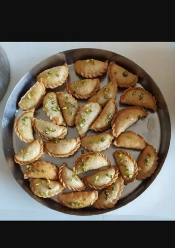 A picture of Mava gujiya.