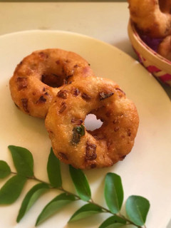 A picture of Instant bread medu vada.