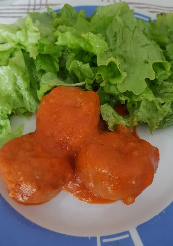 Una foto de Albóndigas de carne de pollo y cerdo