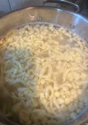 Una foto de Spatzle o ñoquis hungaros