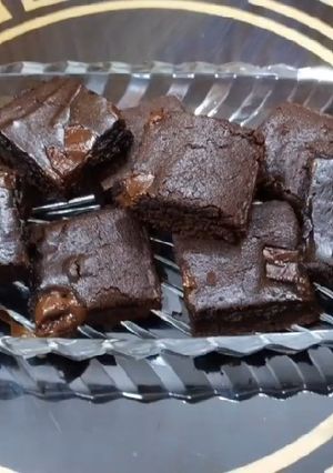 A picture of Classic Brownies.