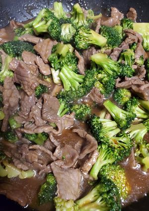 Una foto de Bistec con brócoli