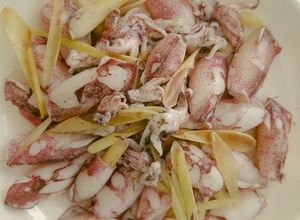 Hình của món Mực cơm luộc sả, gừng 🐙.