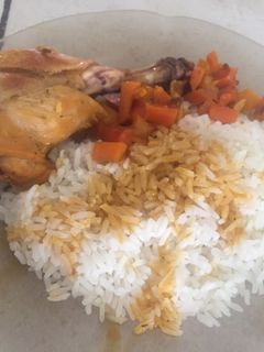 Una foto de Muslos de pollo sudados