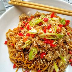 A picture of Hot Peanut & Chilli Noodles.