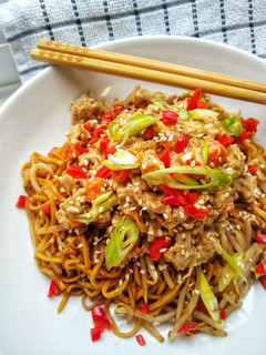 A picture of Hot Peanut & Chilli Noodles.
