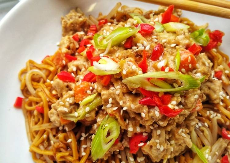 Recipe of Quick Hot Peanut &amp; Chilli Noodles