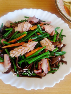 韭菜花炒魷魚 的食譜成品照片